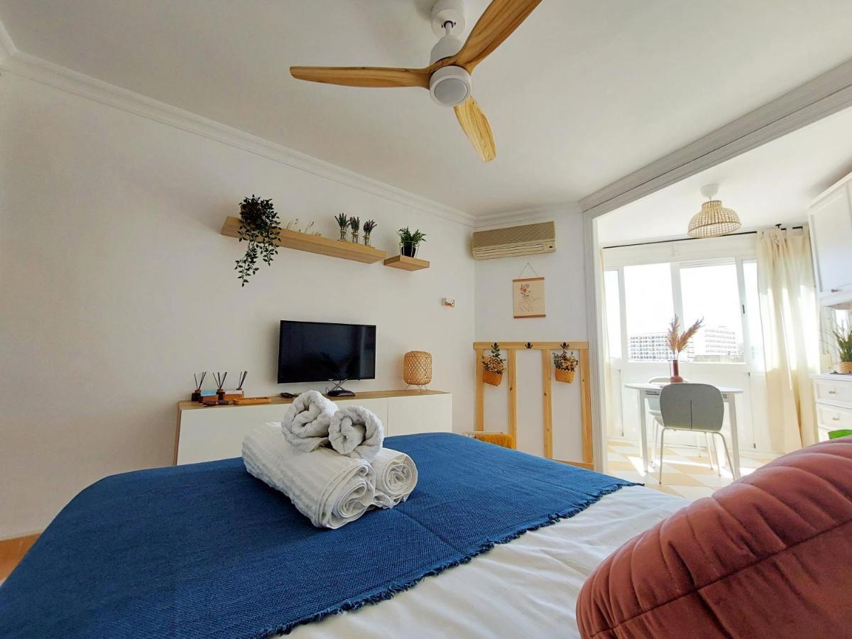 Nice And Cozy Studio At The Beachfront Benalmádena Esterno foto